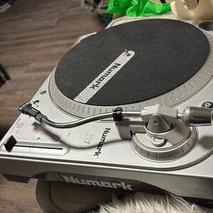 Numark turntable